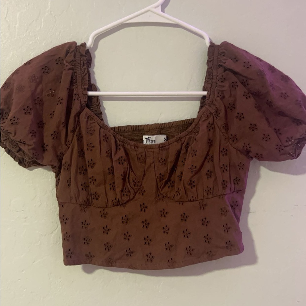 brown crop top with puffy sleaves and a floral pattern